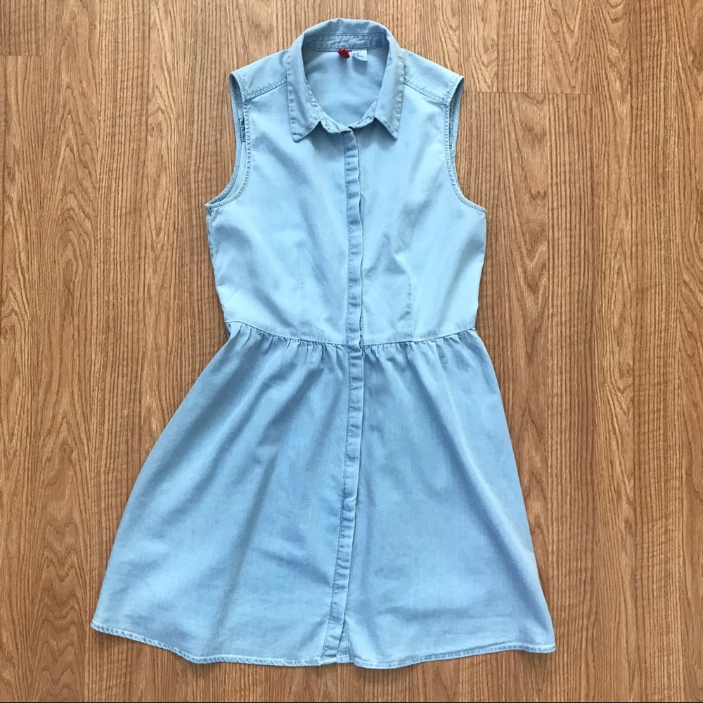 Denim sleeveless dress with buttons and collar